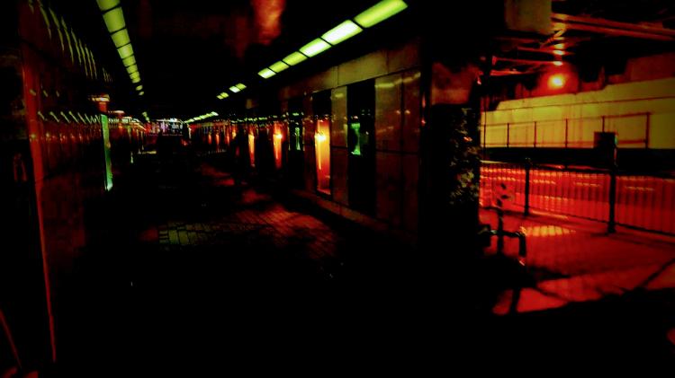 車いすのユウキとそれを押すコーヘイ